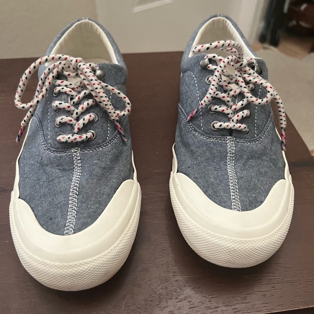 Tommy Hilfiger size 9 canvas